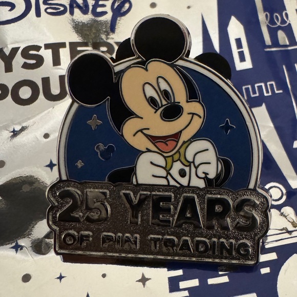 WDW Hidden Disney Mystery Pouch Mickey Pin - Picture 1 of 2